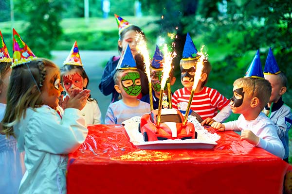 birthday-party-theme-ideas-article-600×400